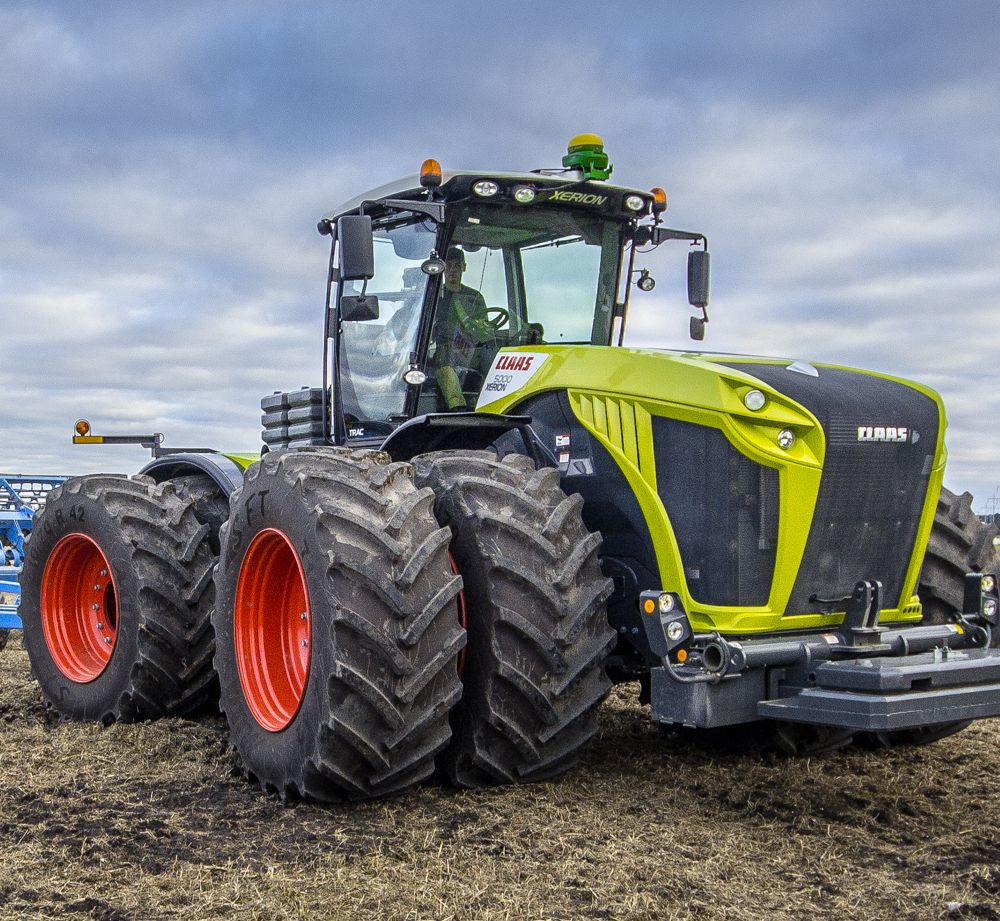 CLAAS-JD XERION tractor